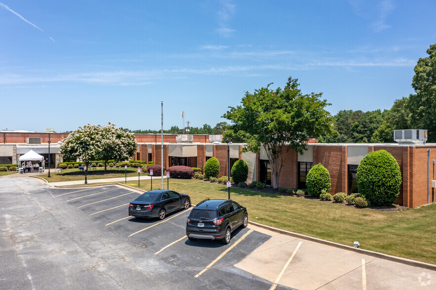 1335 Rockdale Industrial Blvd NW, Conyers, GA for rent - Building Photo - Image 1 of 7