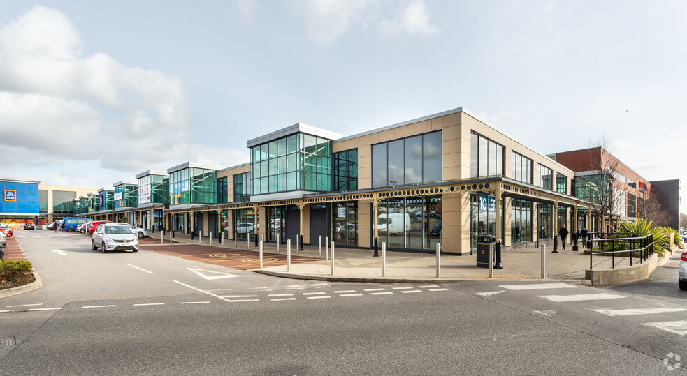 Walkden Retail Park, Manchester for rent - Primary Photo - Image 1 of 4