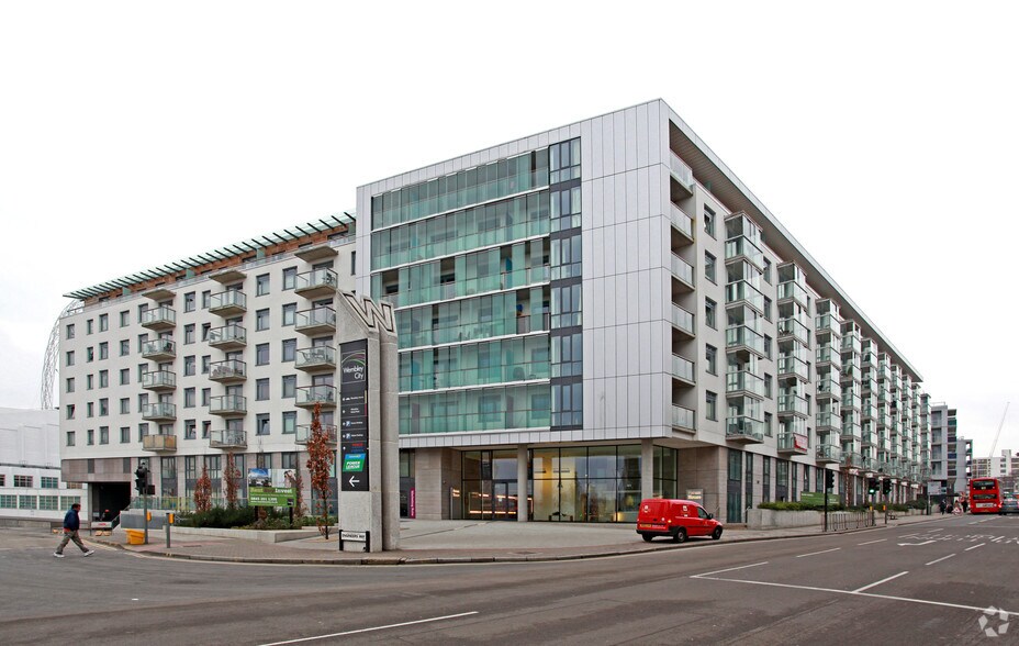 Empire Way, Wembley to rent - Primary Photo - Image 1 of 10