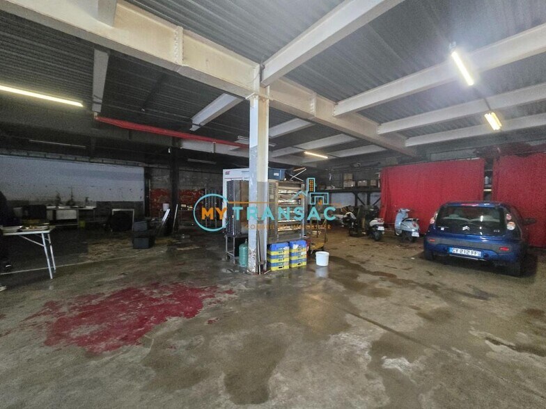 Industrial in Montreuil to rent - Interior Photo - Image 2 of 8