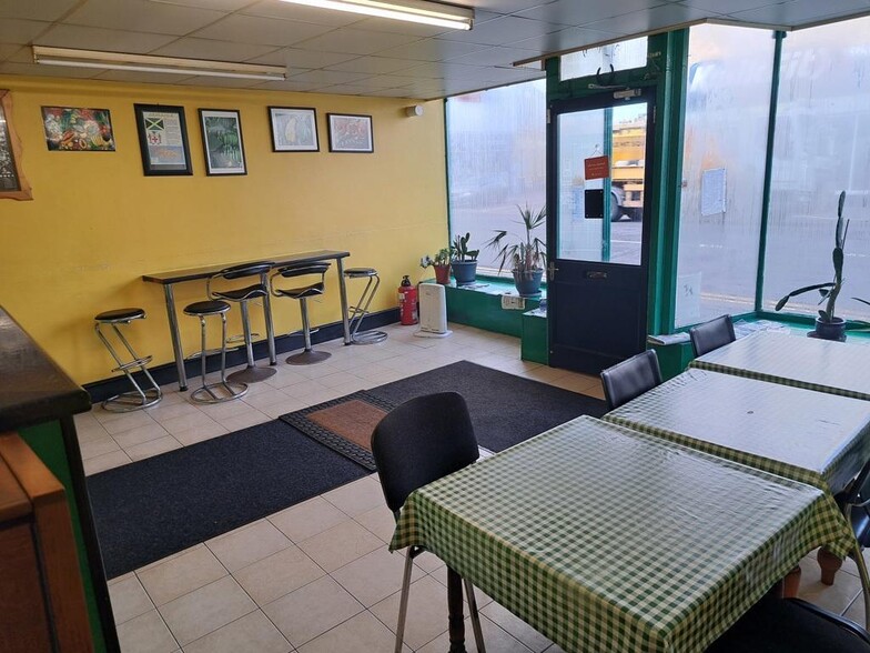 38 The Broadway, Bedford to rent - Building Photo - Image 3 of 12