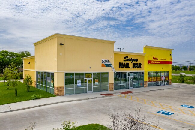 More details for 1499 E Court St, Seguin, TX - Retail to Rent
