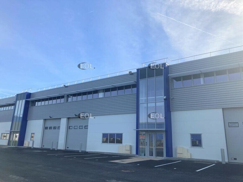 Light Industrial in Brétigny-sur-Orge to rent - Building Photo - Image 2 of 4