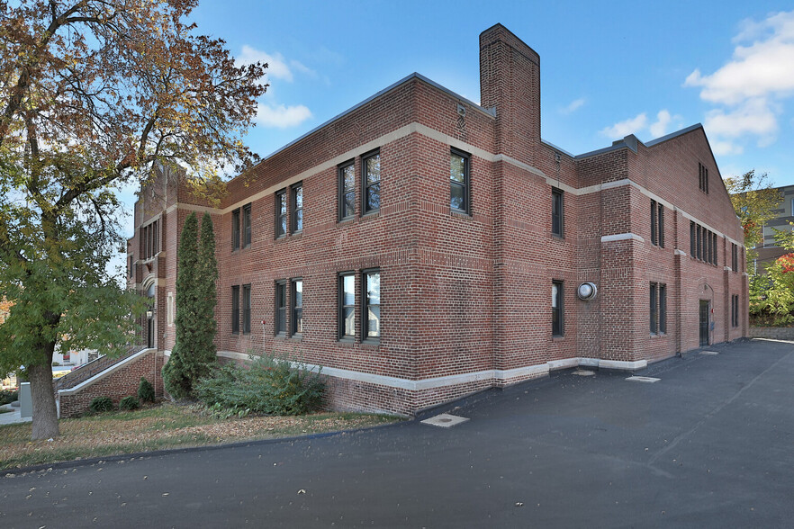 107 Chestnut St E, Stillwater, MN for rent - Building Photo - Image 3 of 6