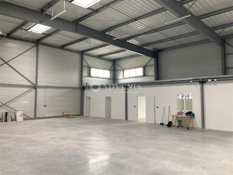 Location Entrepôt 750 m² - Photo 1