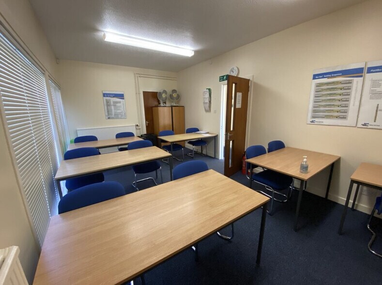 1A Silverburn Cres, Aberdeen to rent - Building Photo - Image 3 of 5