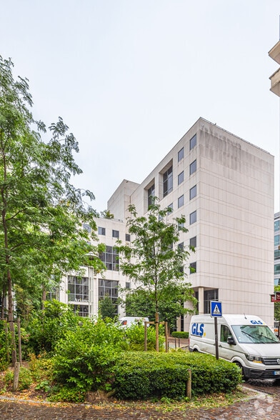 2 Rue Jacques Daguerre, Rueil-Malmaison to rent - Building Photo - Image 3 of 3