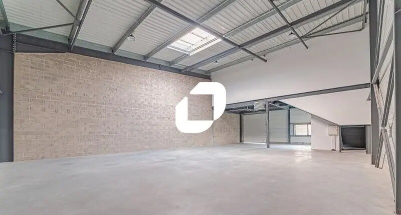 Light Industrial in Cormeilles-en-Parisis to rent Interior Photo- Image 1 of 12