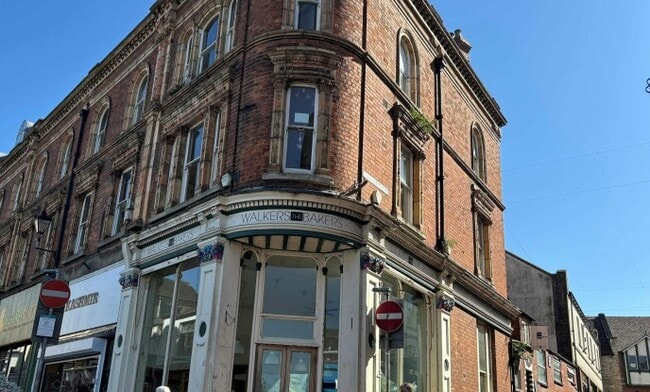 More details for 1 Threadneedle St, Stroud - Retail for Sale