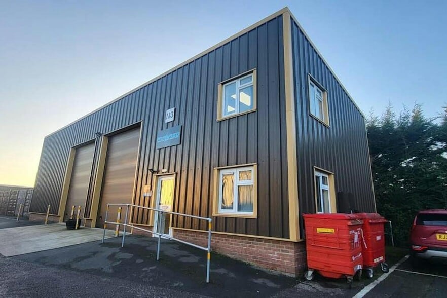 Basingstoke Rd, Reading to rent - Building Photo - Image 1 of 3