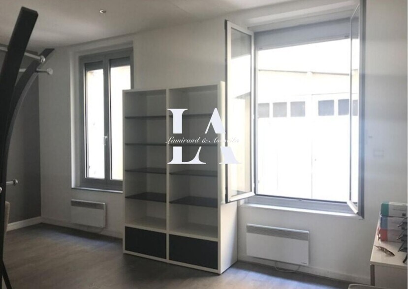 Office / Medical in Paris to rent - Interior Photo - Image 3 of 6