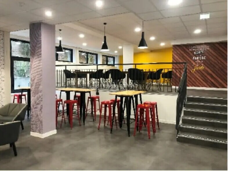 Office in Levallois-Perret to rent - Building Photo - Image 3 of 8