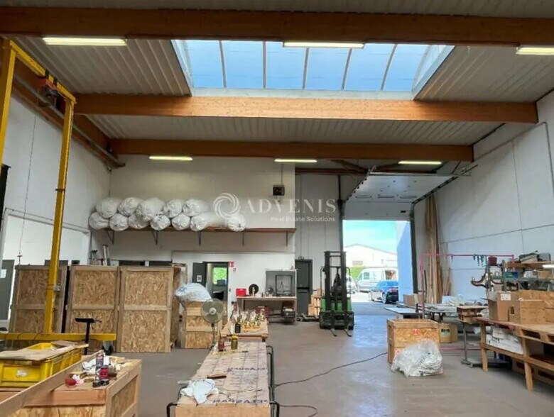 Light Industrial in Décines-Charpieu to rent - Interior Photo - Image 2 of 11