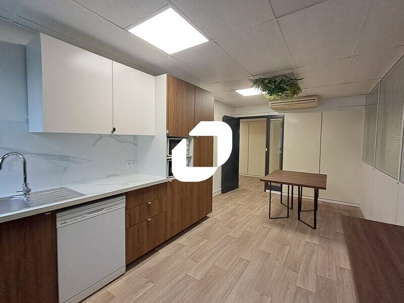 Office in Nanterre to rent Interior Photo- Image 1 of 13