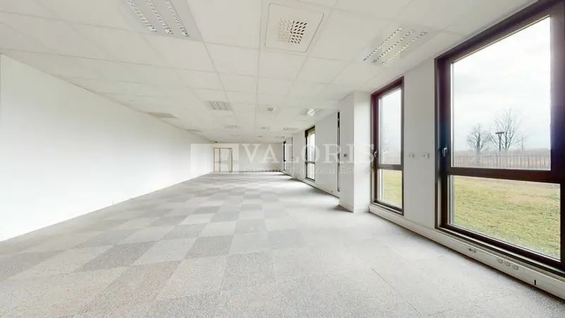 1 Rue Buster Keaton, Saint-Priest for sale - Interior Photo - Image 2 of 5