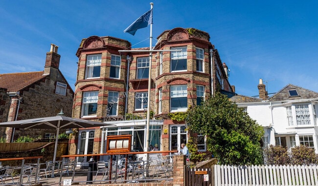 More details for High St, Seaview - Hospitality for Sale