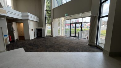 2 Farmley Rd, Newtownabbey to rent Interior Photo- Image 1 of 3