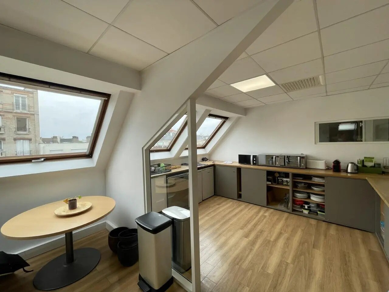 Office in Saint-Ouen-sur-Seine to rent Interior Photo- Image 1 of 11