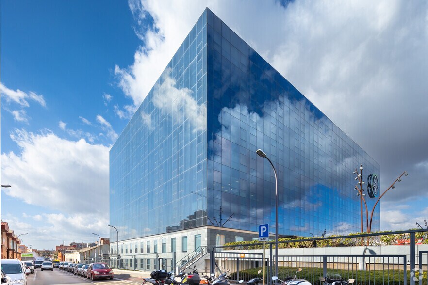 Avinguda Baix Llobregat, Sant Joan Despí, Barcelona to rent - Building Photo - Image 2 of 3