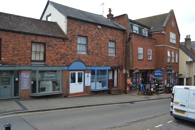 11 High St, Alton to rent - Building Photo - Image 1 of 3