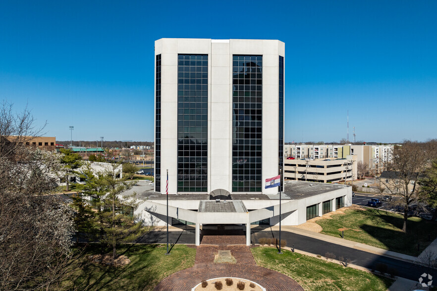 300 John Q. Hammons Pky, Springfield, MO for rent - Building Photo - Image 3 of 6