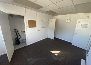 Winnall Valley Rd, Winchester to rent Interior Photo- Image 2 of 2