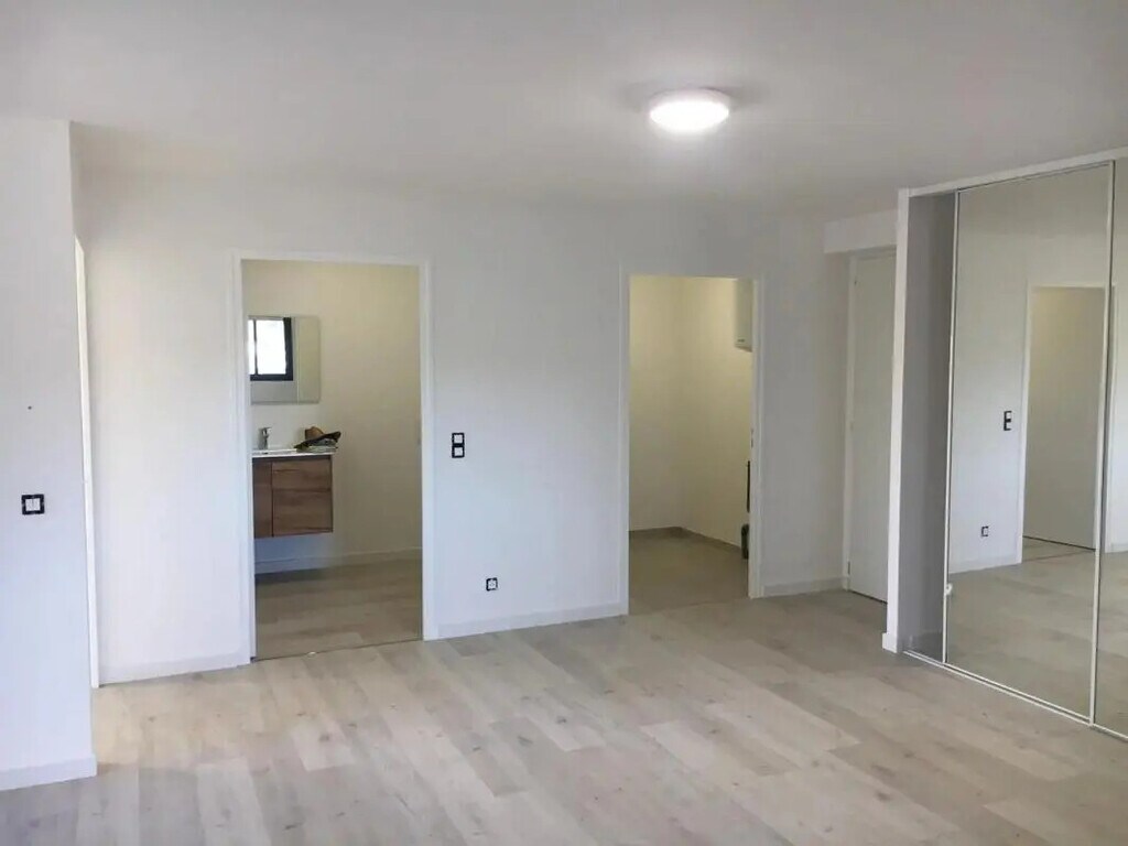 Location Bureaux 56 m² - Photo 1