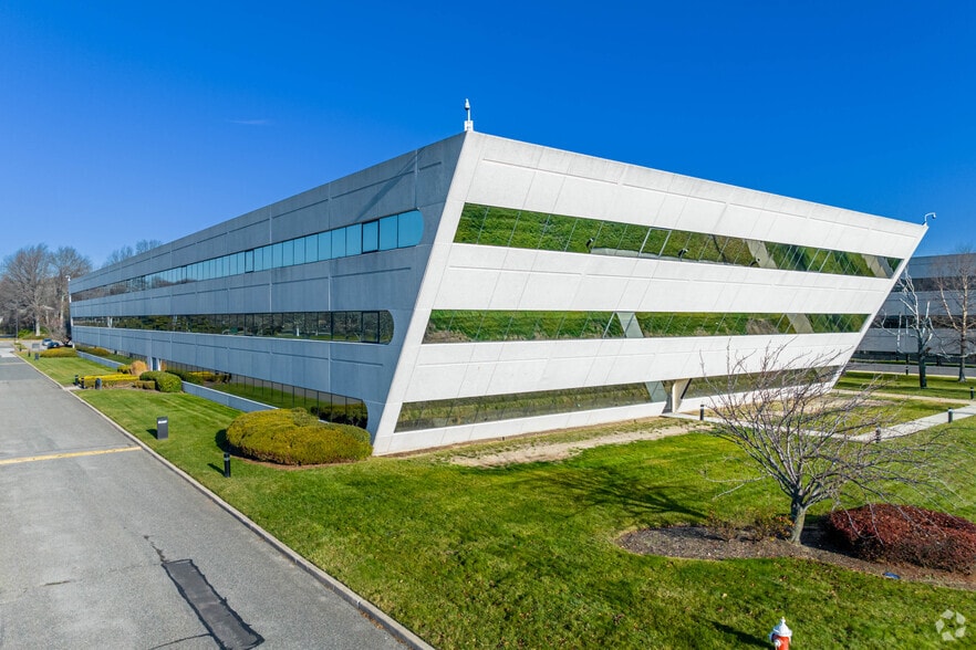 1 Jericho Plz, Jericho, NY to rent - Building Photo - Image 1 of 13