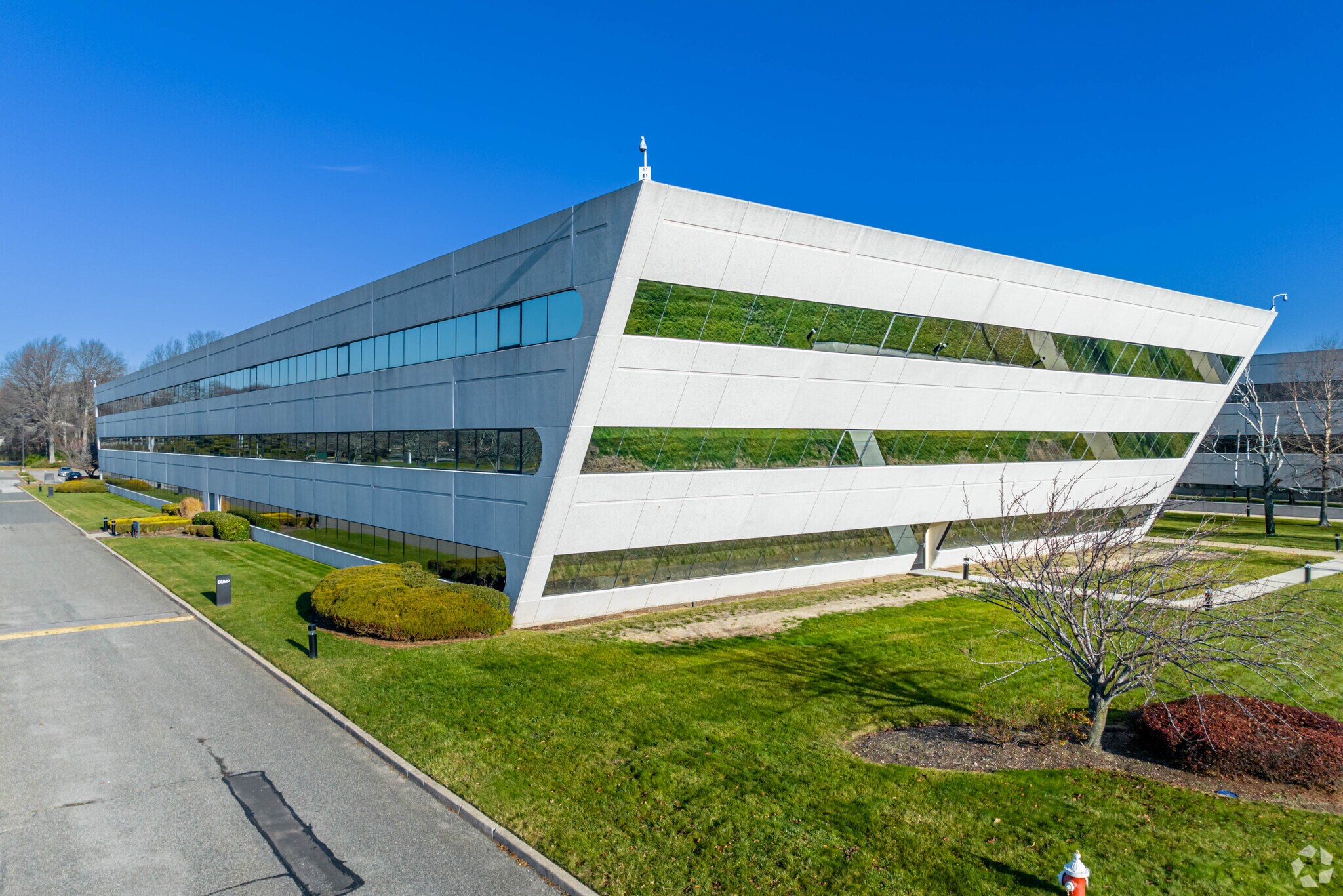 1 Jericho Plz, Jericho, NY to rent Building Photo- Image 1 of 14