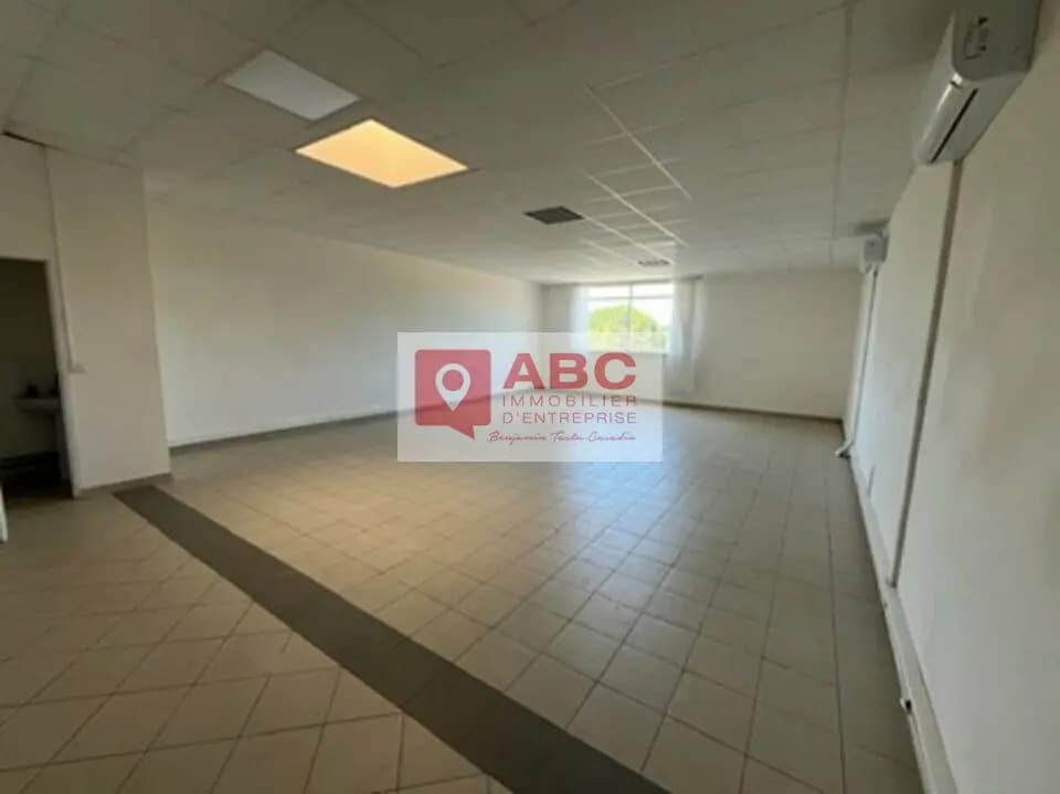 Location Bureaux 83 m² - Photo 1