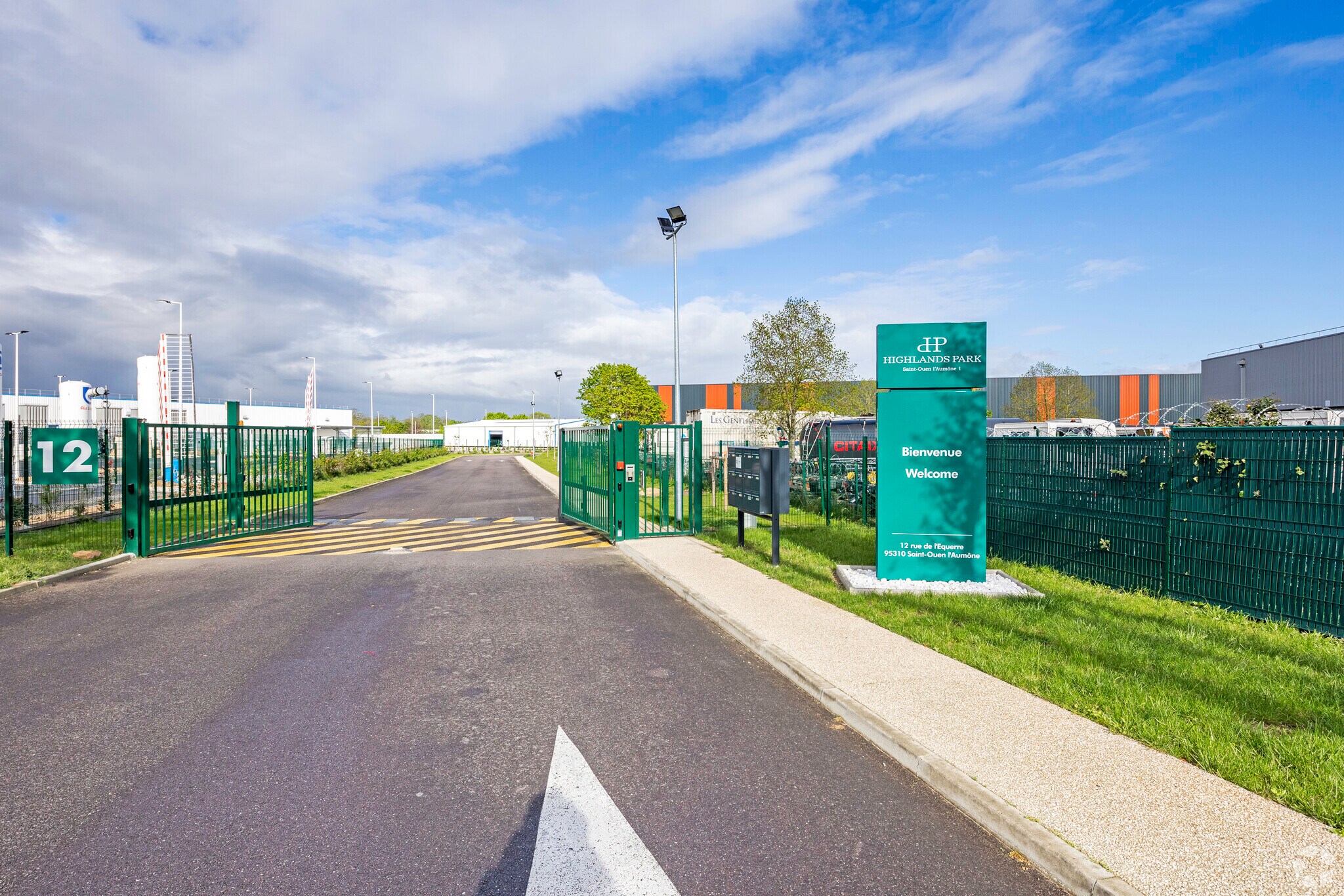 Office in SAINT-OUEN-L'AUMONE to rent Building Photo- Image 1 of 14