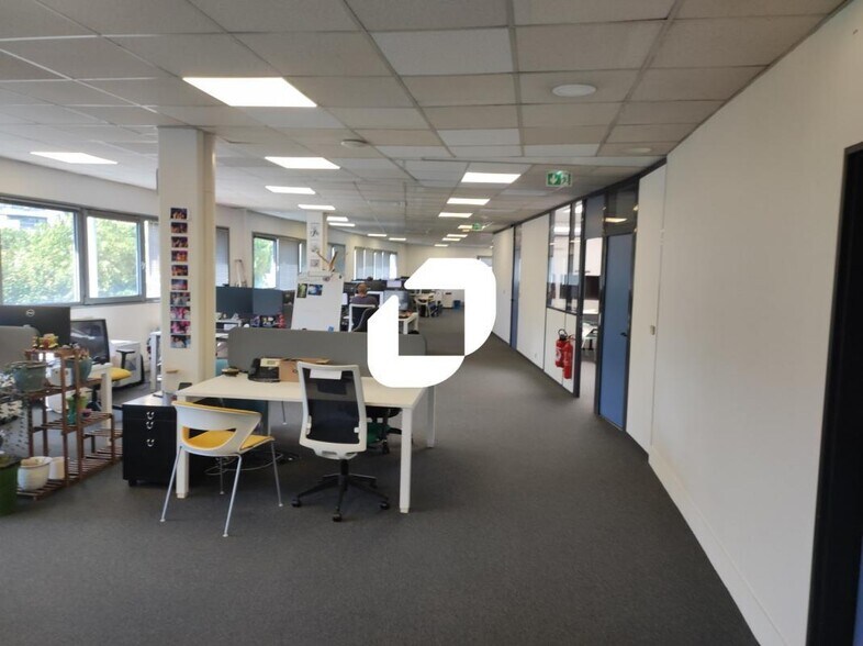 Office in Arcueil for sale - Building Photo - Image 3 of 11