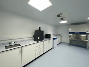 Concord Rd, London to rent Interior Photo- Image 2 of 22