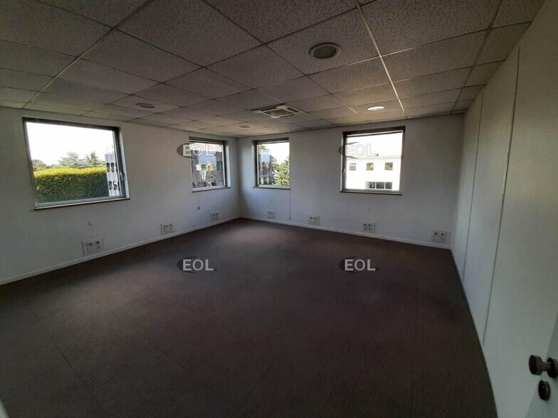 Office in Chevilly-Larue to rent - Building Photo - Image 2 of 12