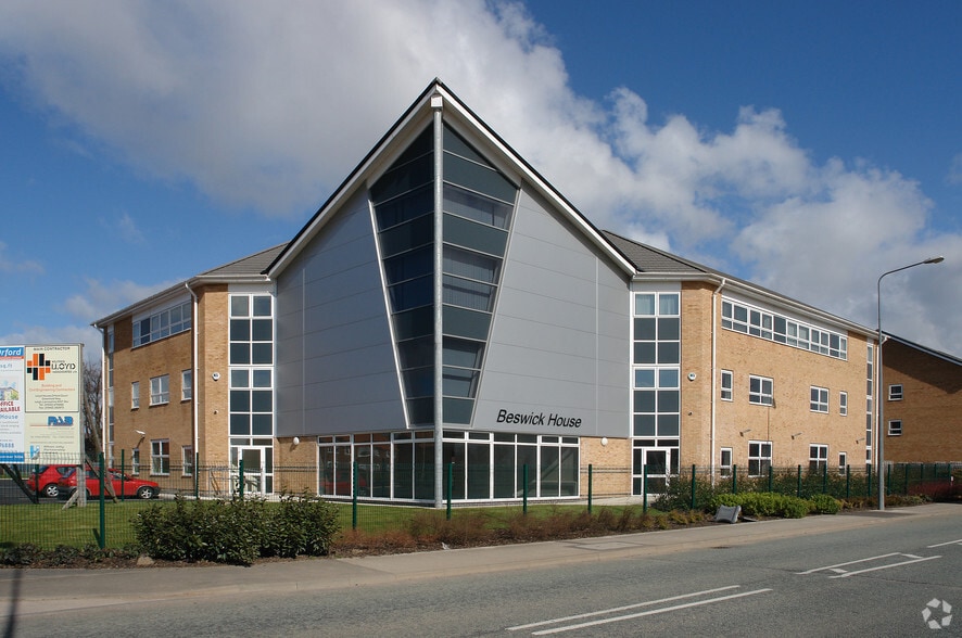 Green Fold Way, Leigh to rent - Primary Photo - Image 1 of 3