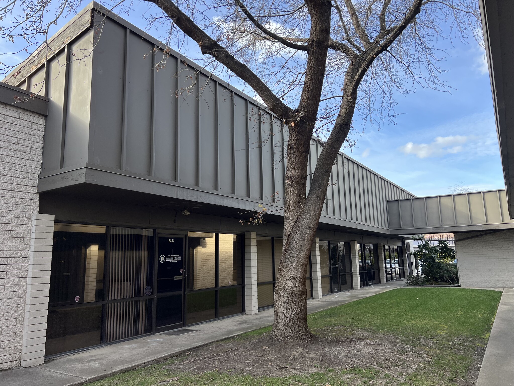 5637 N Pershing Ave, Stockton, CA to rent Building Photo- Image 1 of 23