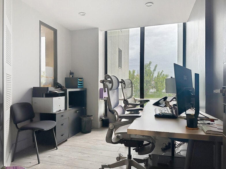 Office in Avignon for sale - Building Photo - Image 3 of 5