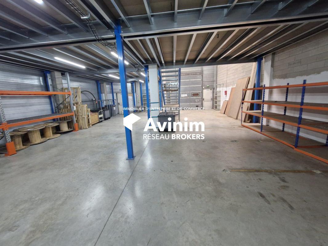 Industrial in Émerainville to rent Interior Photo- Image 1 of 7
