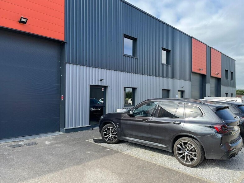 22 Impasse De L'Industrie, Brignais to rent - Building Photo - Image 3 of 14