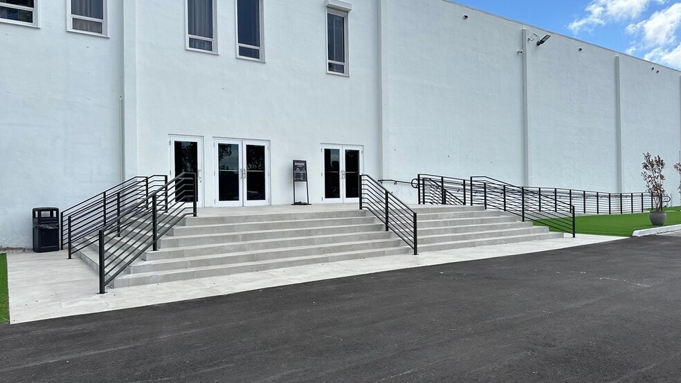 17801 NW 2nd Ave, Miami, FL to rent - Building Photo - Image 3 of 18