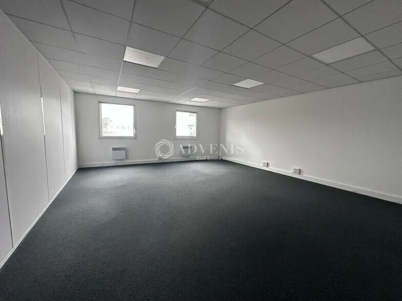 Office in Loos to rent - Interior Photo - Image 3 of 8