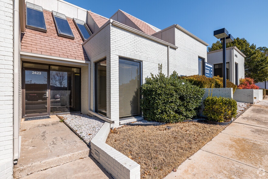 2421 Wilcox Dr, Norman, OK to rent - Building Photo - Image 2 of 26