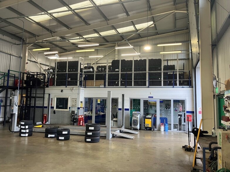 London Rd, Hemel Hempstead to rent - Interior Photo - Image 2 of 2