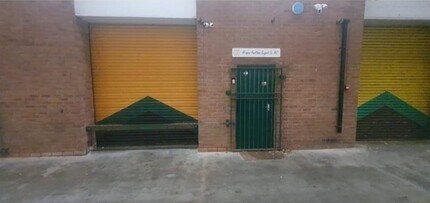 Park Ln, Wolverhampton to rent Building Photo- Image 1 of 2