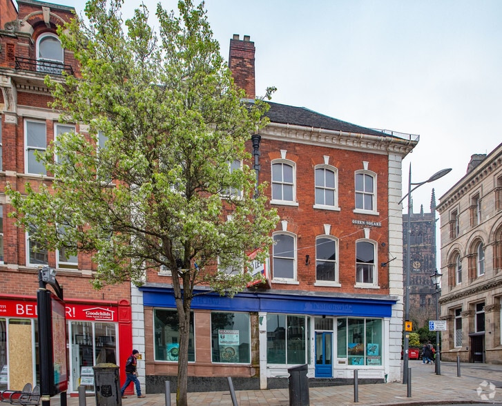 43 Queen Sq, Wolverhampton to rent - Building Photo - Image 2 of 4