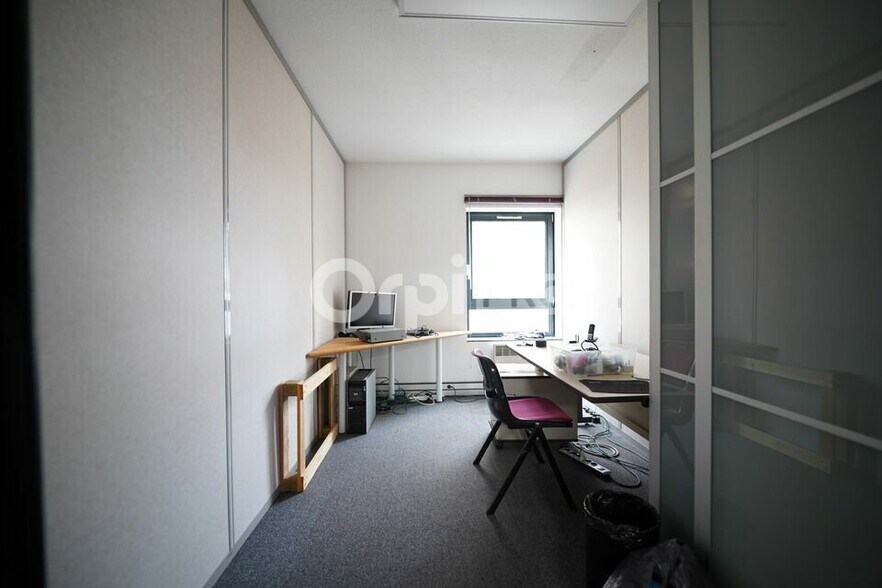 113 Rue Du 1 Mars 1943, Villeurbanne to rent - Interior Photo - Image 2 of 10