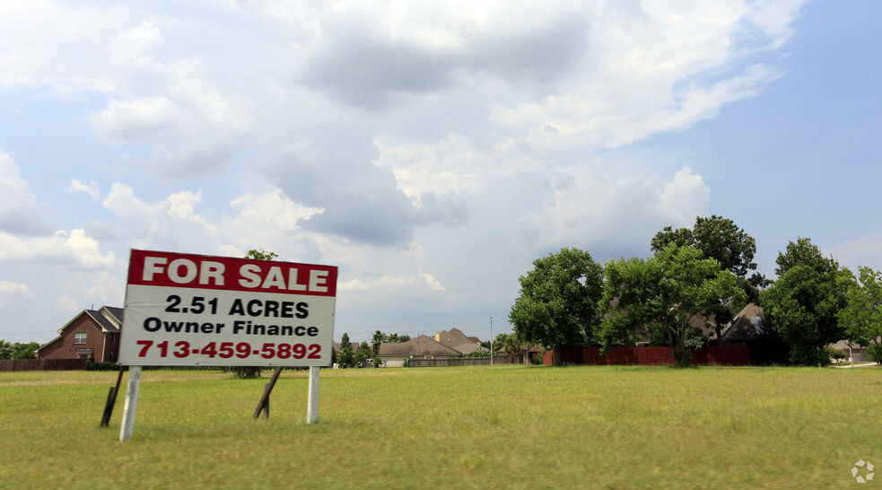 6435-6501 Fairmont Pky, Pasadena, TX for sale - Primary Photo - Image 1 of 1