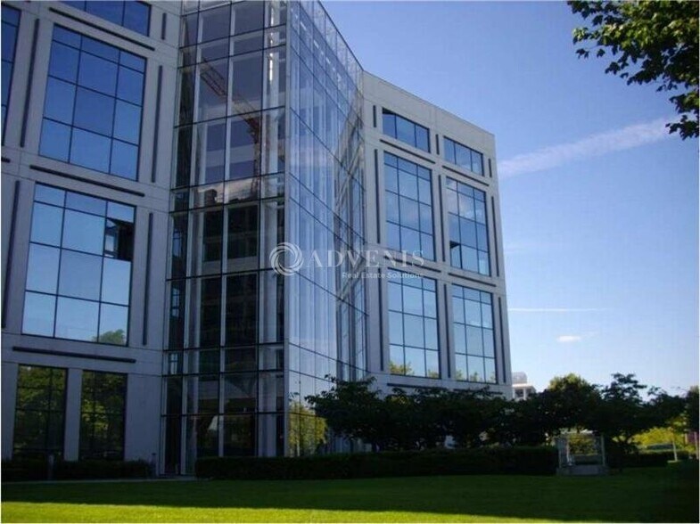 Office in Rungis to rent - Building Photo - Image 2 of 5