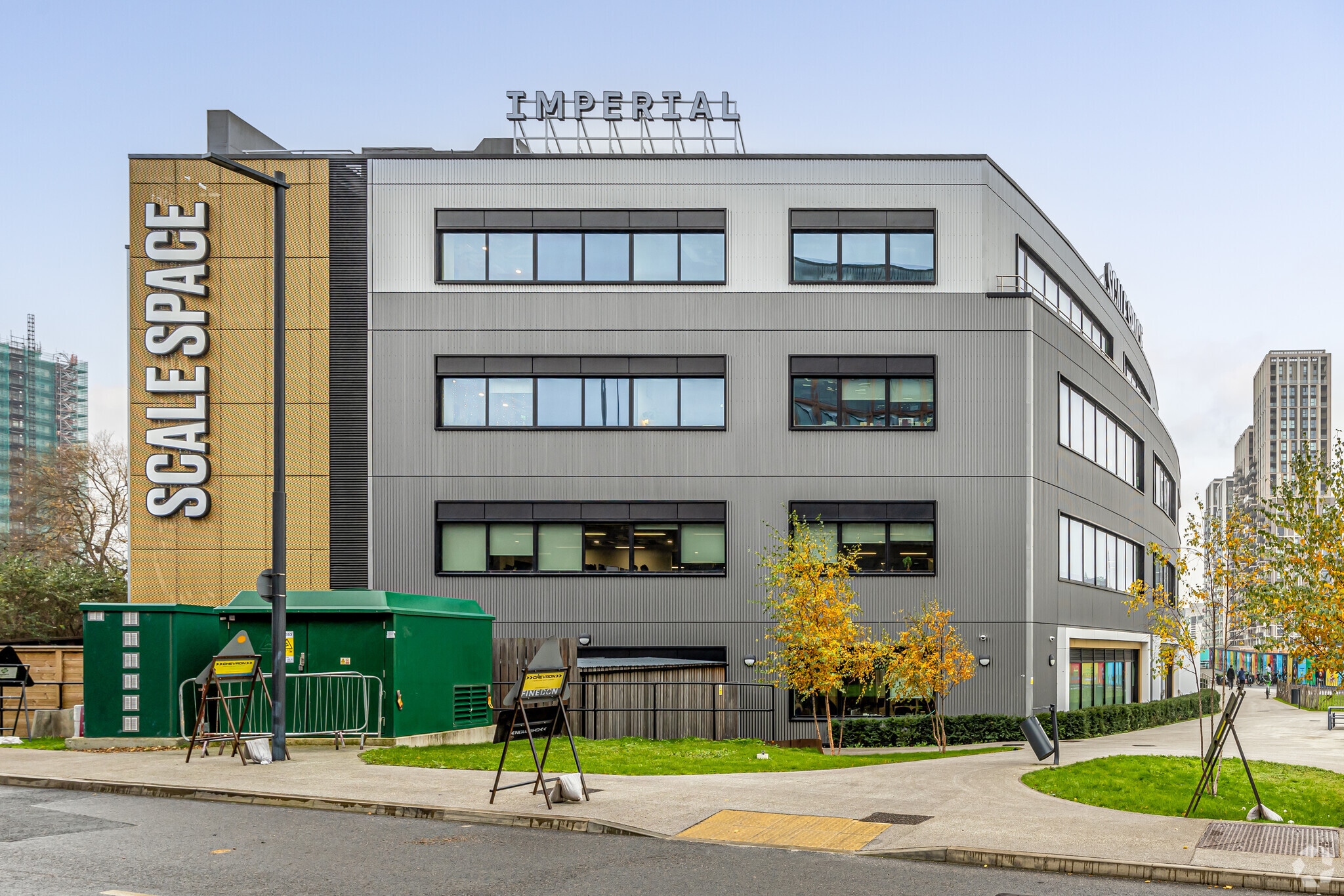 58 Wood Ln, London to rent Primary Photo- Image 1 of 5