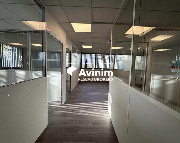 Office in Le Mesnil-Amelot to rent - Interior Photo - Image 2 of 5
